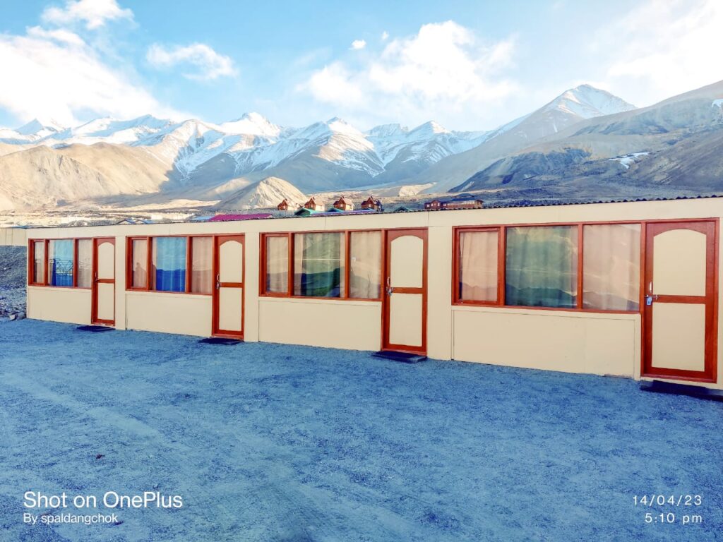 Cottages in Pangong