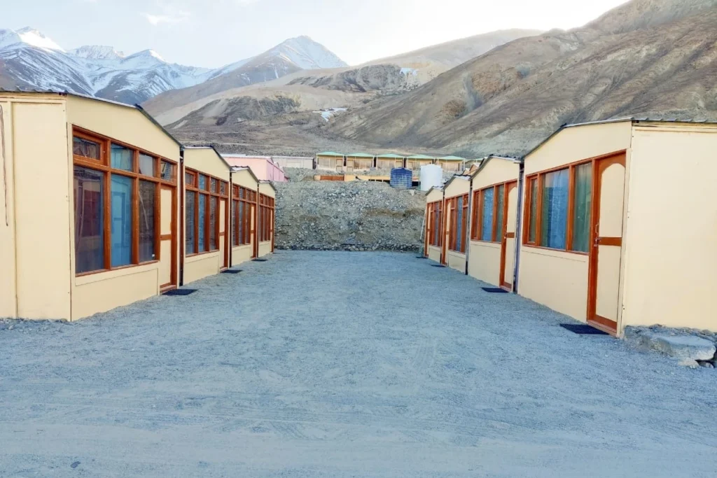 cottage in pangong lake